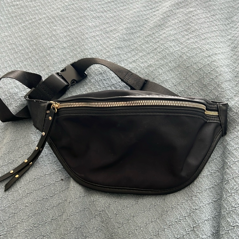 Black small crossbody/fanny pack